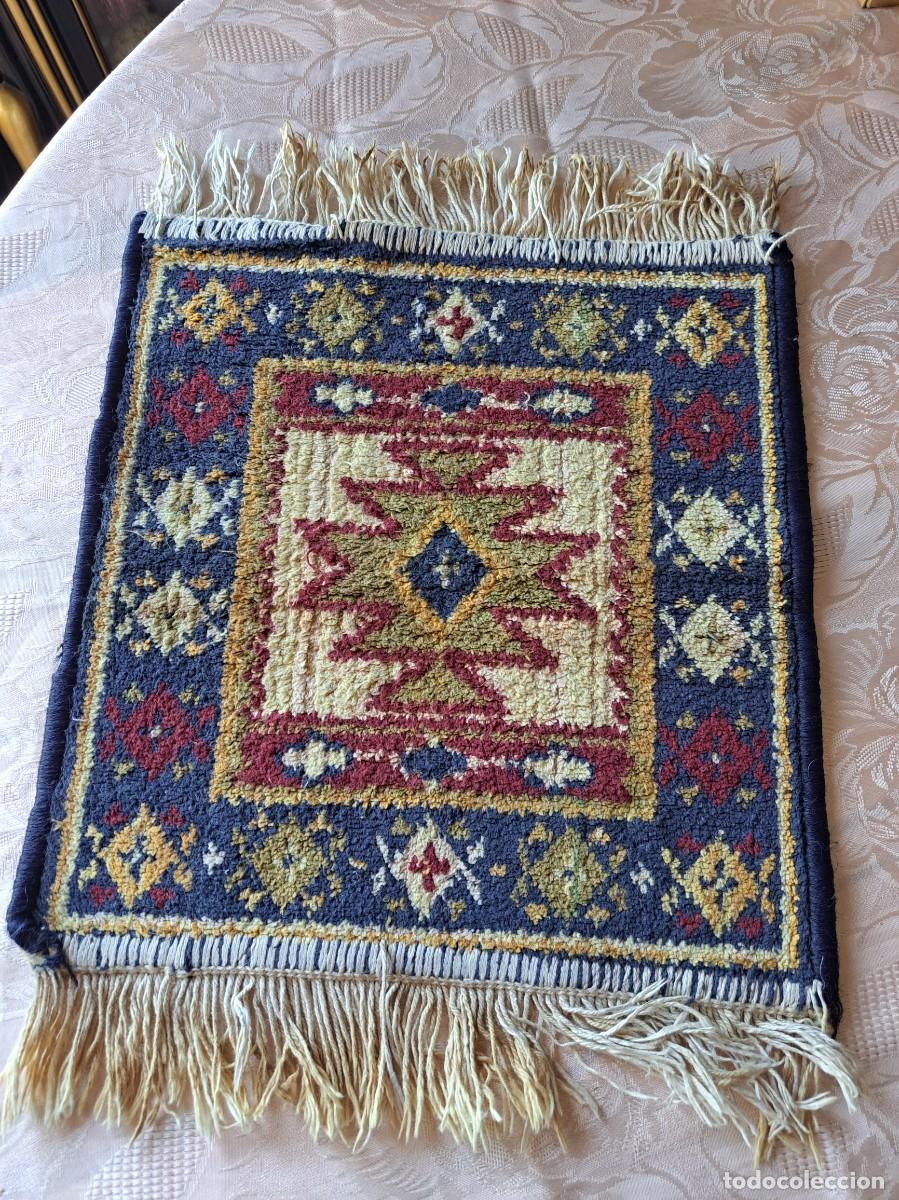 Antiques: Peque&ntilde;a alfombra felpudo de lana, industrial. tonos azules y beige