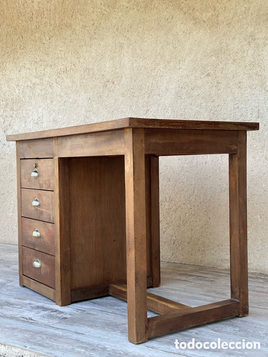 Antig&uuml;edades: Escritorio con cajonera, madera pino y haya, mediados s.XX. Despacho industrial.