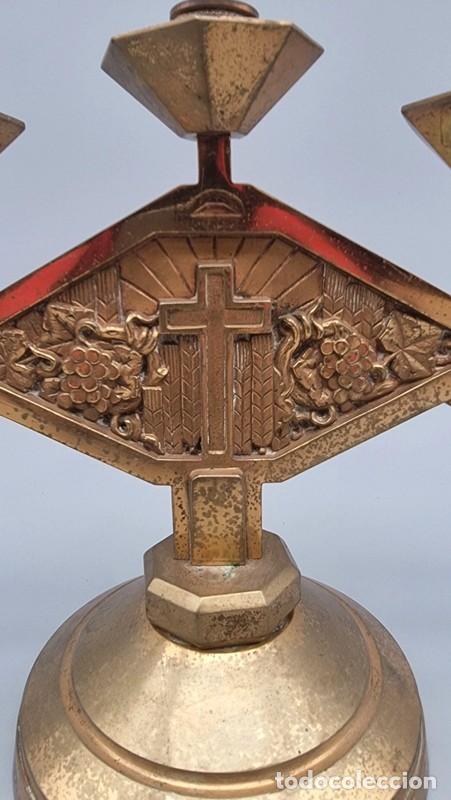 Antig&uuml;edades: Candelabro antiguo religioso de lat&oacute;n - Foto 2