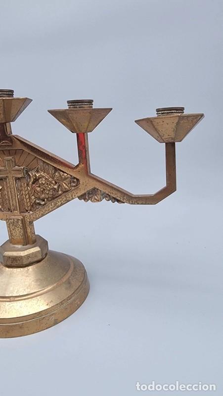 Antig&uuml;edades: Candelabro antiguo religioso de lat&oacute;n - Foto 13