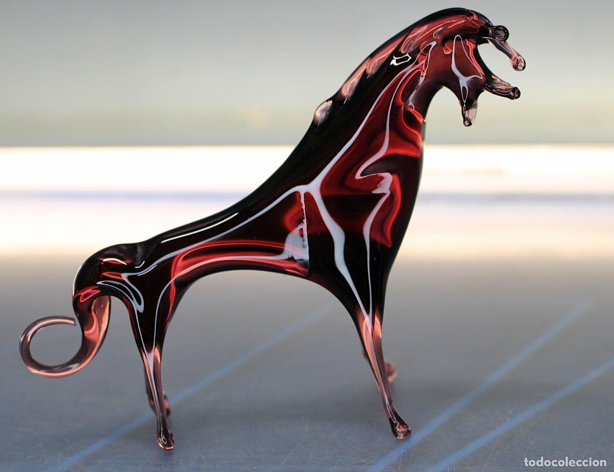 Antig&uuml;edades: Animal cristal de Murano. Toro o caballo. Cristal morado.