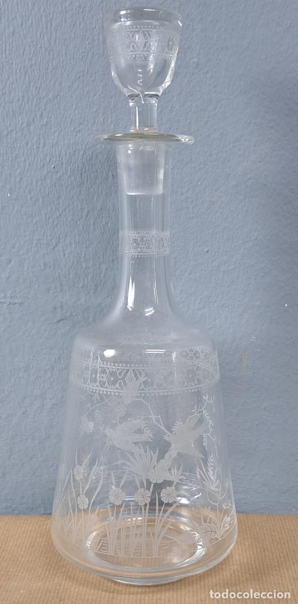Antig&uuml;edades: Botella antigua de vidrio grabado al &aacute;cido, mediados del siglo XX