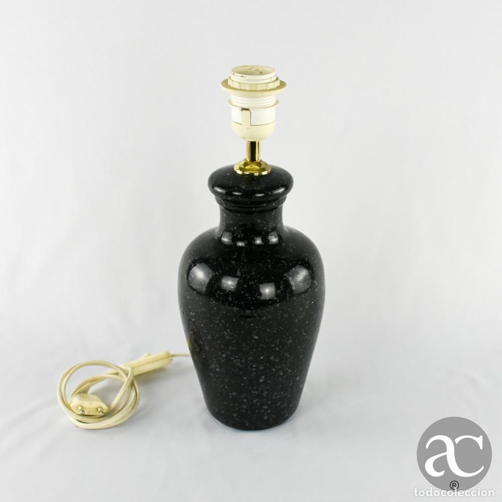 Antig&uuml;edades: Candeeiro em porcelana a imitar m&aacute;rmore negro