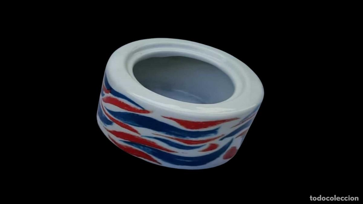 Oggetti Antichi: POTE / CAJA DE PORCELANA - ONDAS ROJAS Y AZULES PINTADAS A MANO - DISE&Ntilde;O ABSTRACTO - VINTAGE A&Ntilde;OS 70