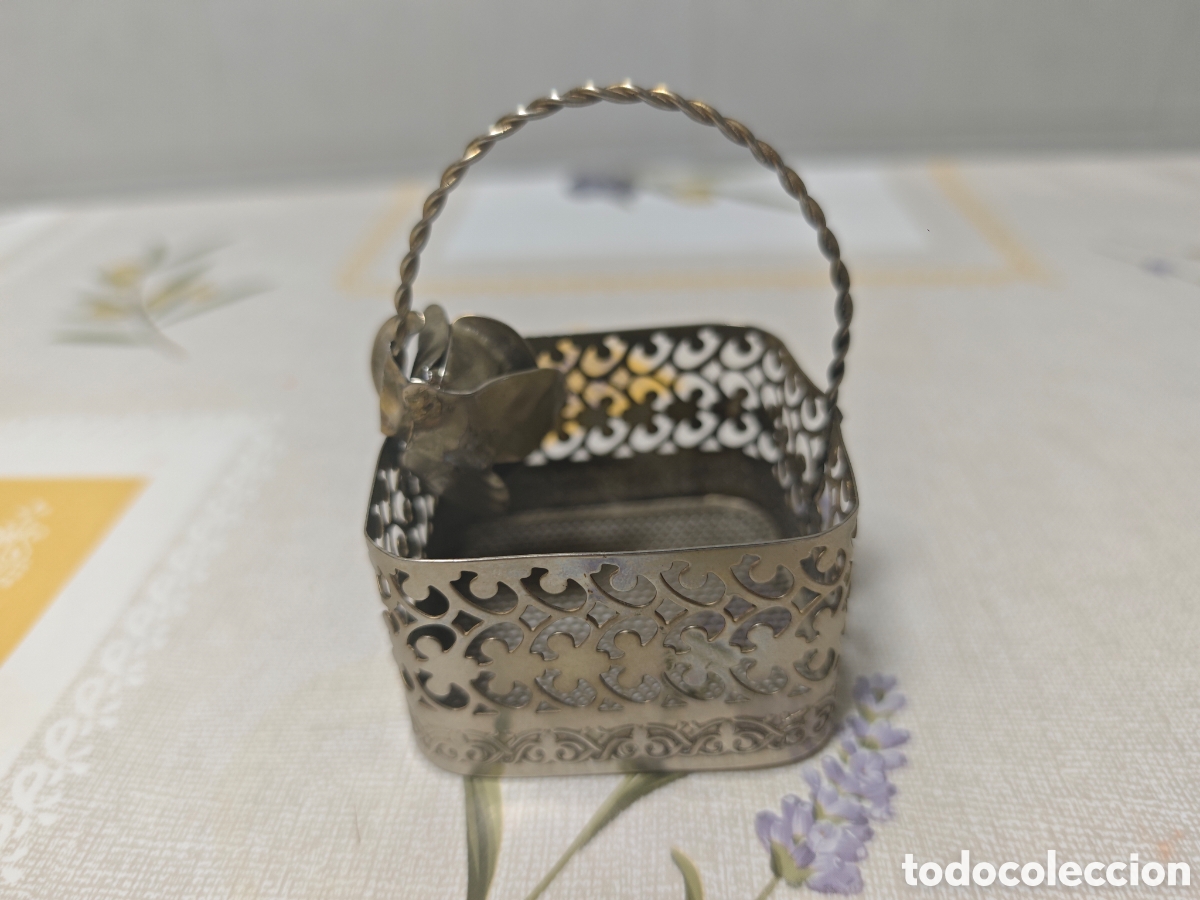 Antig&uuml;edades: Cesta con Rosa en metal - Foto 3
