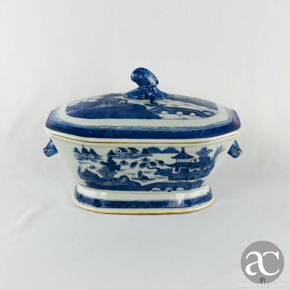 Antig&uuml;edades: Terrina em porcelana da China, decora&ccedil;&atilde;o Cant&atilde;o, Dinastia Qing, Per&iacute;odo Qianlong, s&eacute;c. XVIII