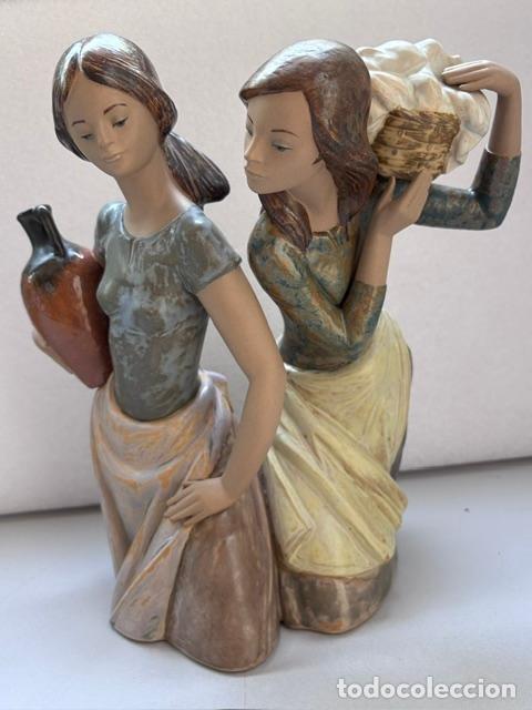 Antig&uuml;edades: Figura porcelana Lladro de aguadora y lavandora