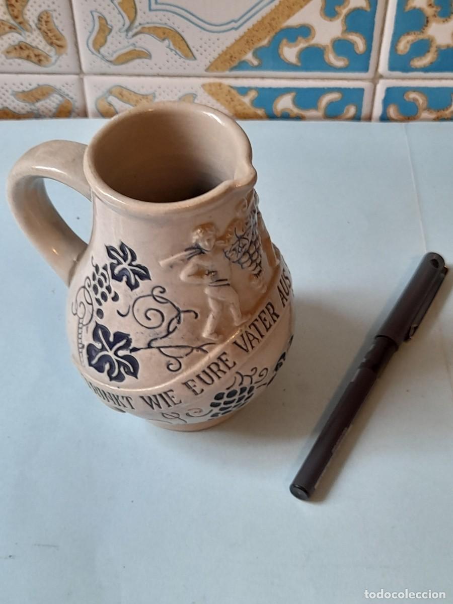 Antig&uuml;edades: Jarrita de vino alemana con orla, sellada y numerada al dorso