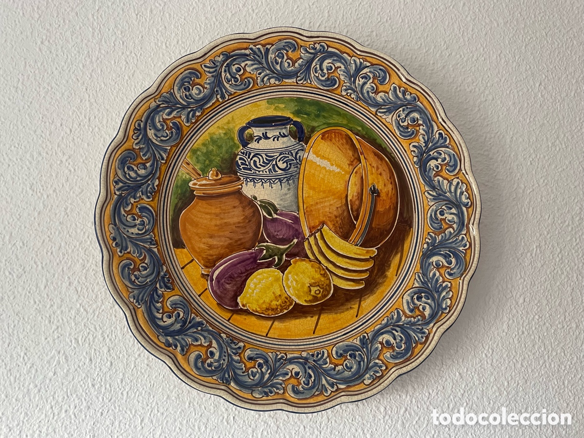 Antig&uuml;edades: Plato cer&aacute;mica Talavera E. Gil bodeg&oacute;n policromo borde lobulado 41 cm firmado