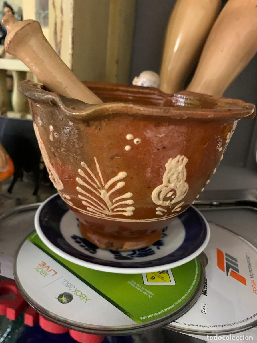 Antig&uuml;edades: almirez ceramica con maza ceramica motivos granada