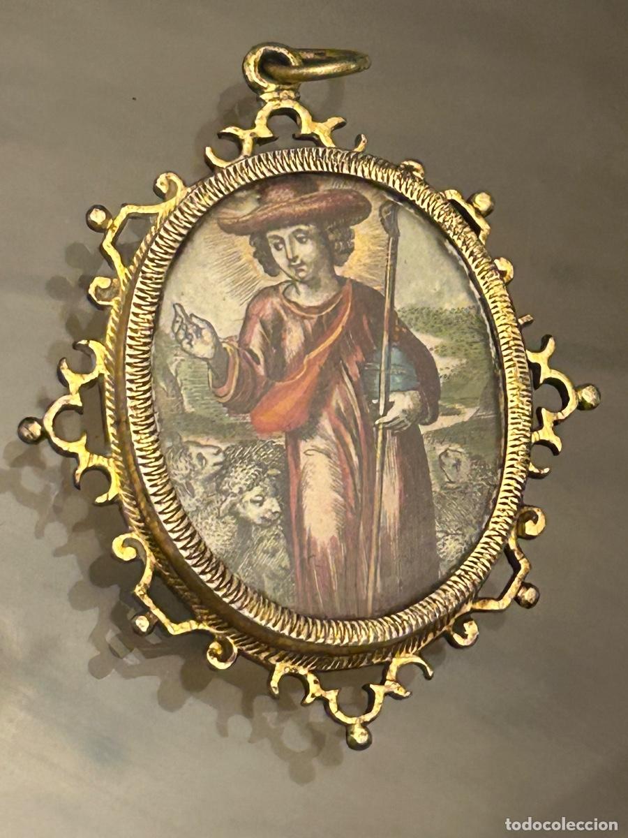 Antig&uuml;edades: Antiguo relicario con m&uacute;ltiples reliquias plata dorada S. XVII-XVIII