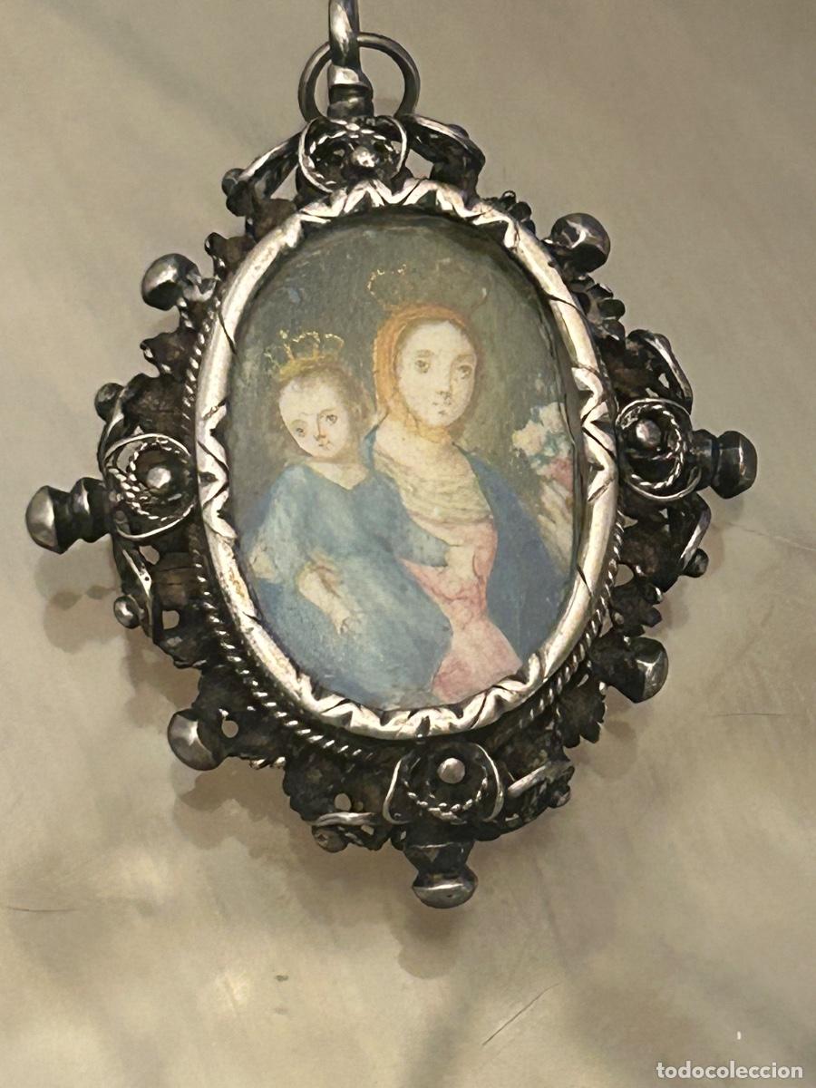 Antig&uuml;edades: Antiguo relicario en plata y filigrana pintado a mano hacia 1700