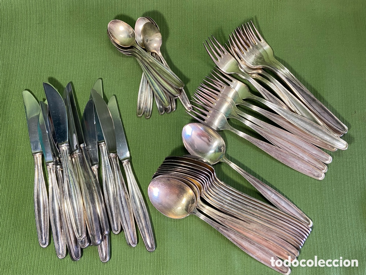 Antig&uuml;edades: Cuberter&iacute;a, cubiertos color plata. Metal plateado. Argentum 100.