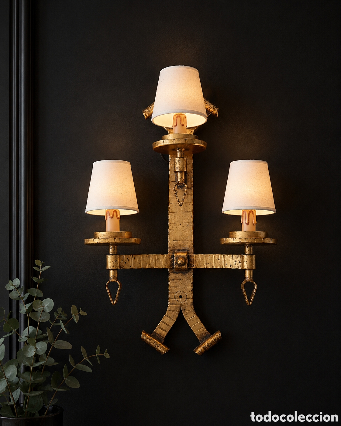 Antiquit&auml;ten: Aplique de pared antiguo candelabro forjado Candelabro antiguo en forja dorada convertido en aplique