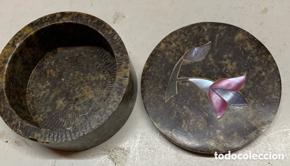 Antig&uuml;edades: Caja Redonda Flor de Lis Marmol joyero