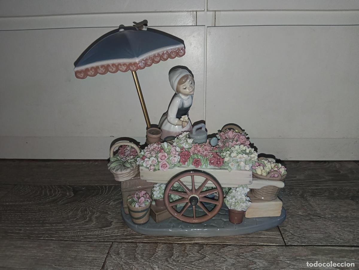 Antig&uuml;edades: Preciosa figura Porcelana Lladr&oacute; Puesto de Flores Vendedora