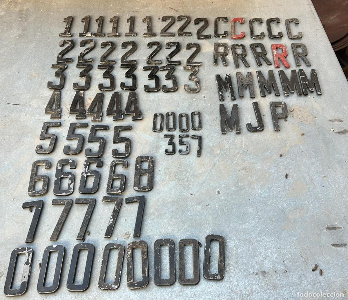 Antig&uuml;edades: NUMEROS Y LETRAS DE MATRICULAS ANTIGUAS 75 UDS. EN ALUMINIO LACADO EN NEGRO