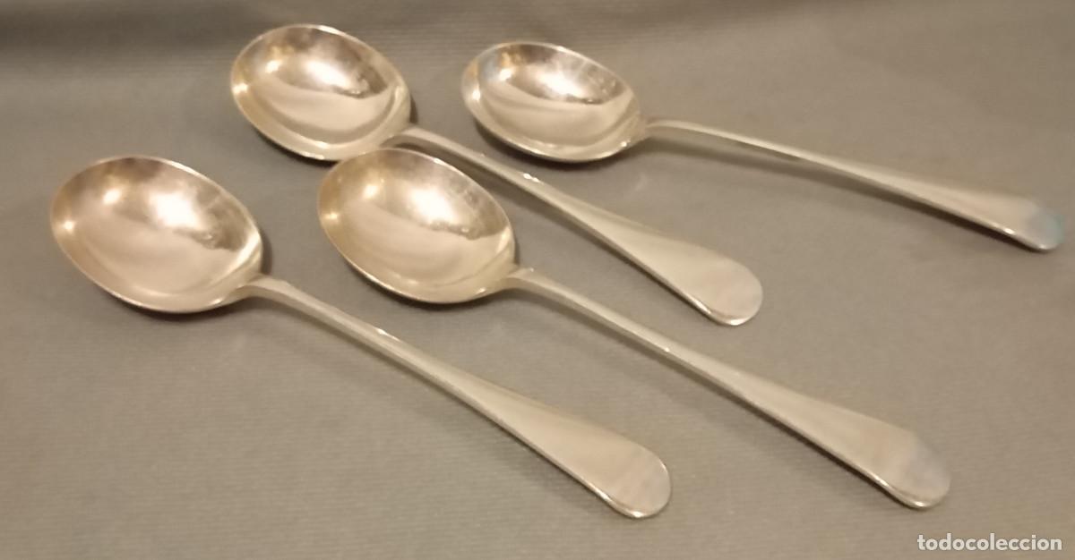Antig&uuml;edades: 4 Cucharas Sopa Metal Cl&aacute;sico. Set de cuatro cucharas de sopa de estilo cl&aacute;sico