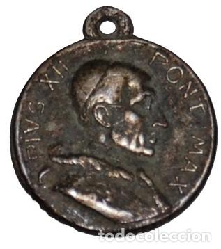 Antig&uuml;edades: MEDALLA DE PLATA A&Ntilde;O JUBILAR 1950/PUERTA SANTA Y PAPA PIO XII