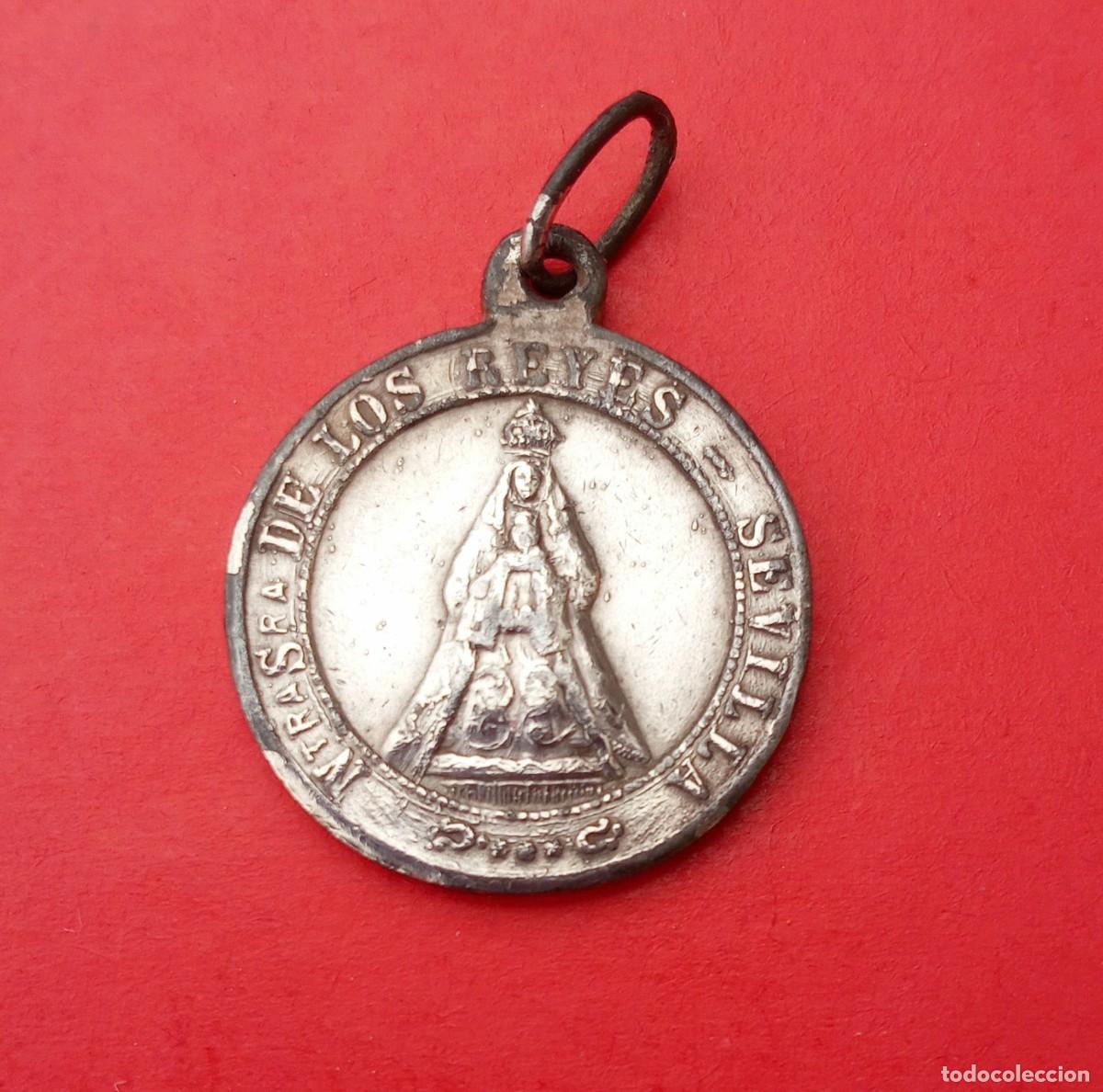 Antig&uuml;edades: Medalla Antigua Virgen de los Reyes y San Fernando. Sevilla.