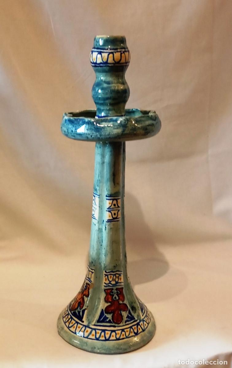 Antig&uuml;edades: Candelabro alto de cer&aacute;mica de Muel