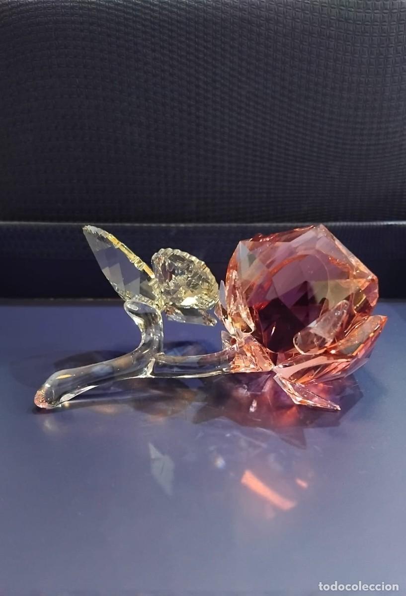 Antig&uuml;edades: Preciosa figura coleccionable de la prestigiosa marca Swarovski, que representa una elegante rosa de