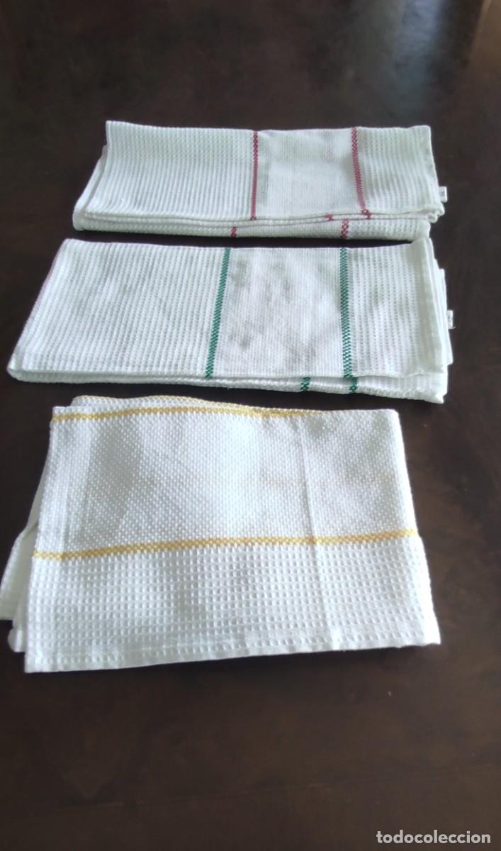 Antig&uuml;edades: LOTE DE 3 PA&Ntilde;OS DE COCINA TROVADOR 100% ALGODON NIDO DE ABEJA, ROJO, VERDE Y AMARILLO. 68 x 49.