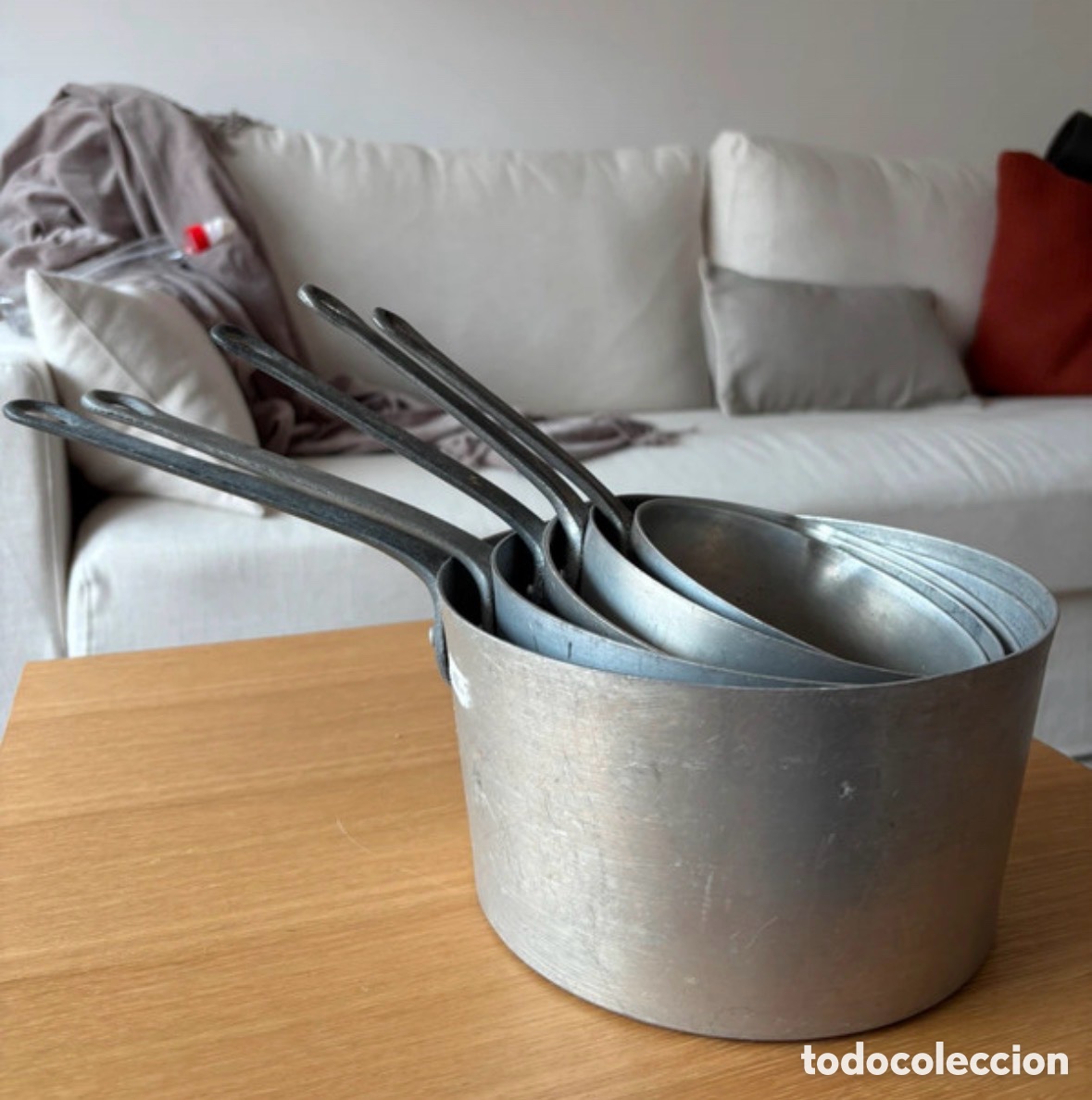 Antig&uuml;edades: Juego de cazuelas de aluminio - Foto 3