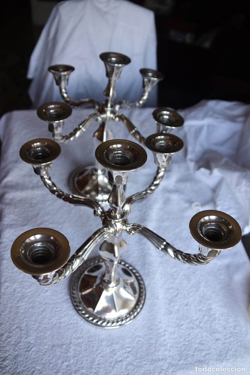 Antig&uuml;edades: Pareja de candelabros antiguos de plata contrastada con contrapeso &ndash; 5 brazos &ndash; 30 cm