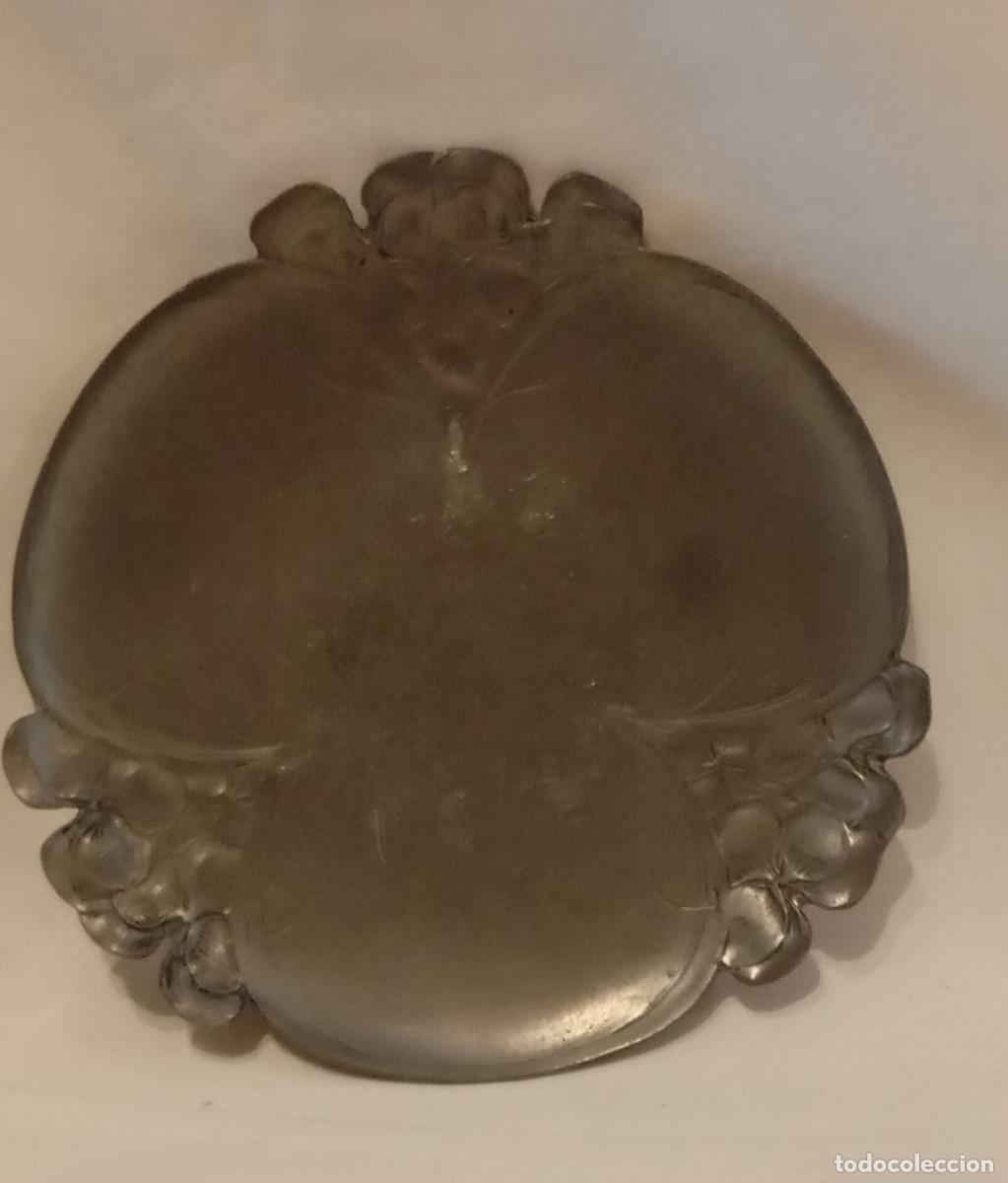 Antig&uuml;edades: Bandeja antigua de esta&ntilde;o franc&eacute;s - Foto 1