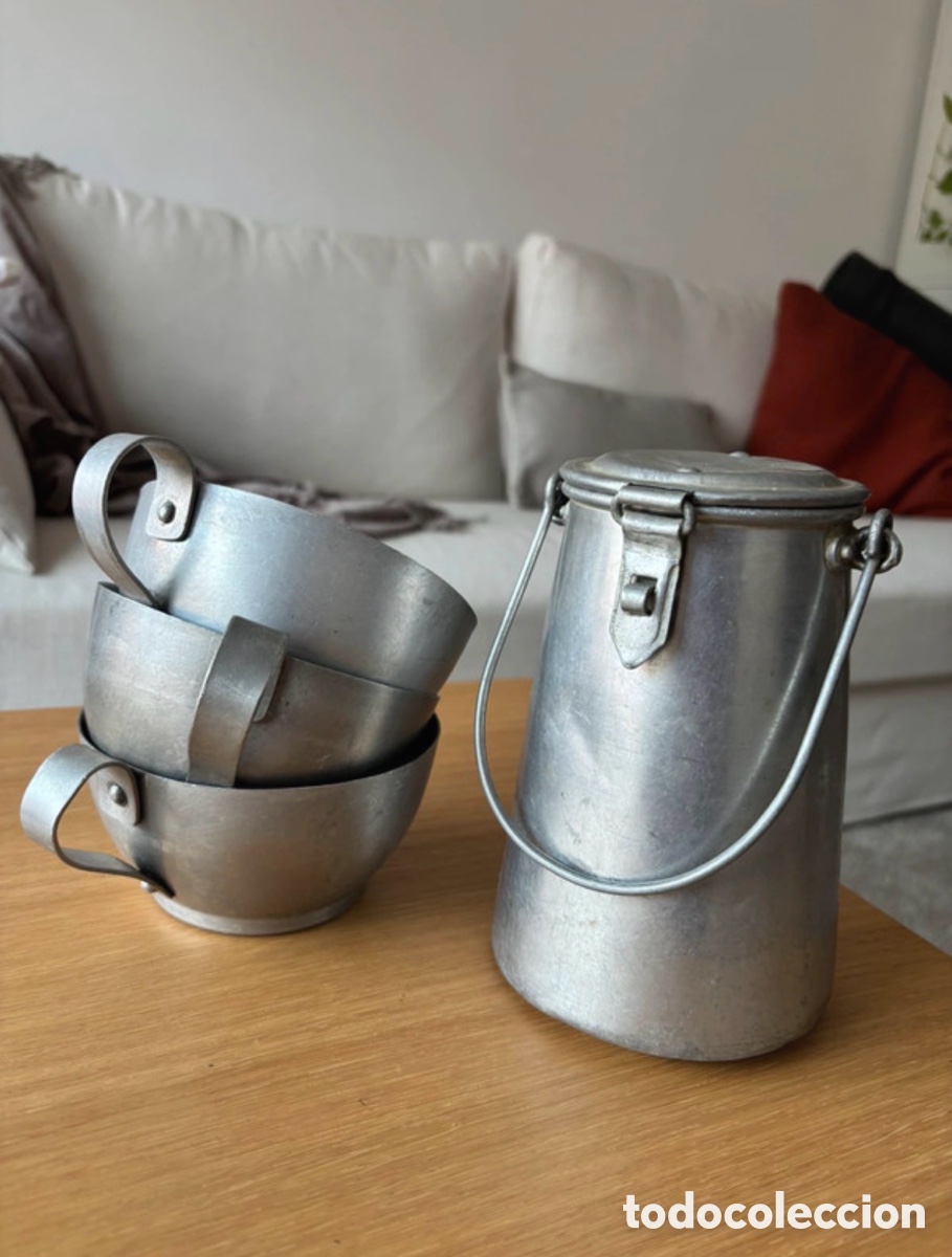 Antig&uuml;edades: Peque&ntilde;a lechere y 3 tazas antiguas