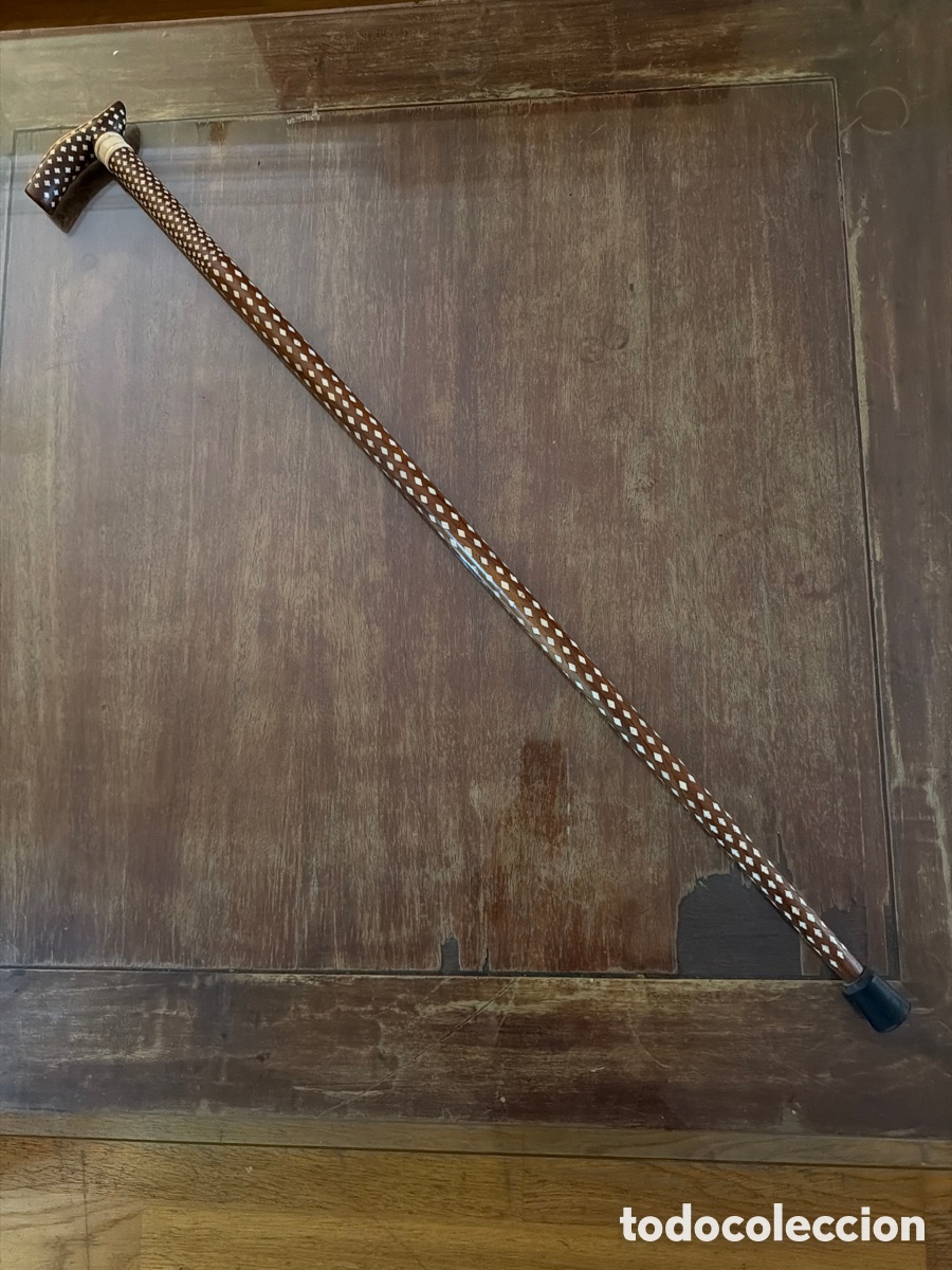 Antig&uuml;edades: Bast&oacute;n muy antiguo de madera y marfil