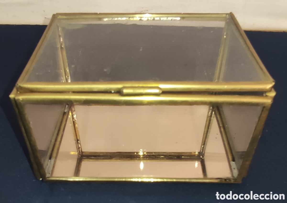 Antig&uuml;edades: Caja joyero de laton y cristal