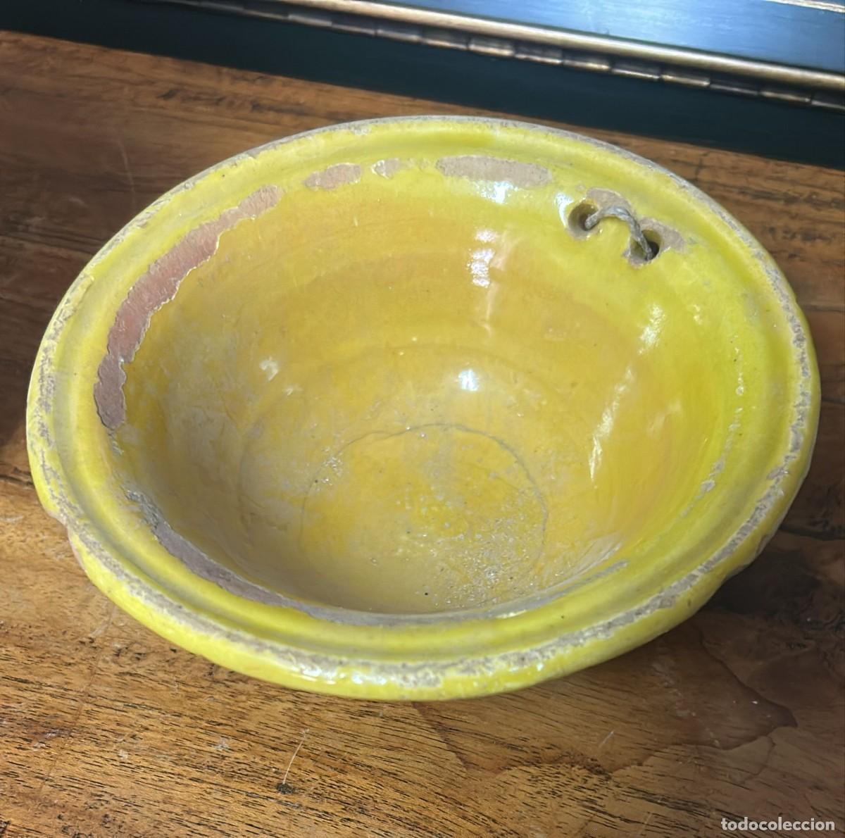 Antig&uuml;edades: CUENCO DE MANISES PEQUE&Ntilde;O DE CERAMICA VIDRIADO EN AMARILLO PARA AFEITADO 14 CMS. DIAMETRO