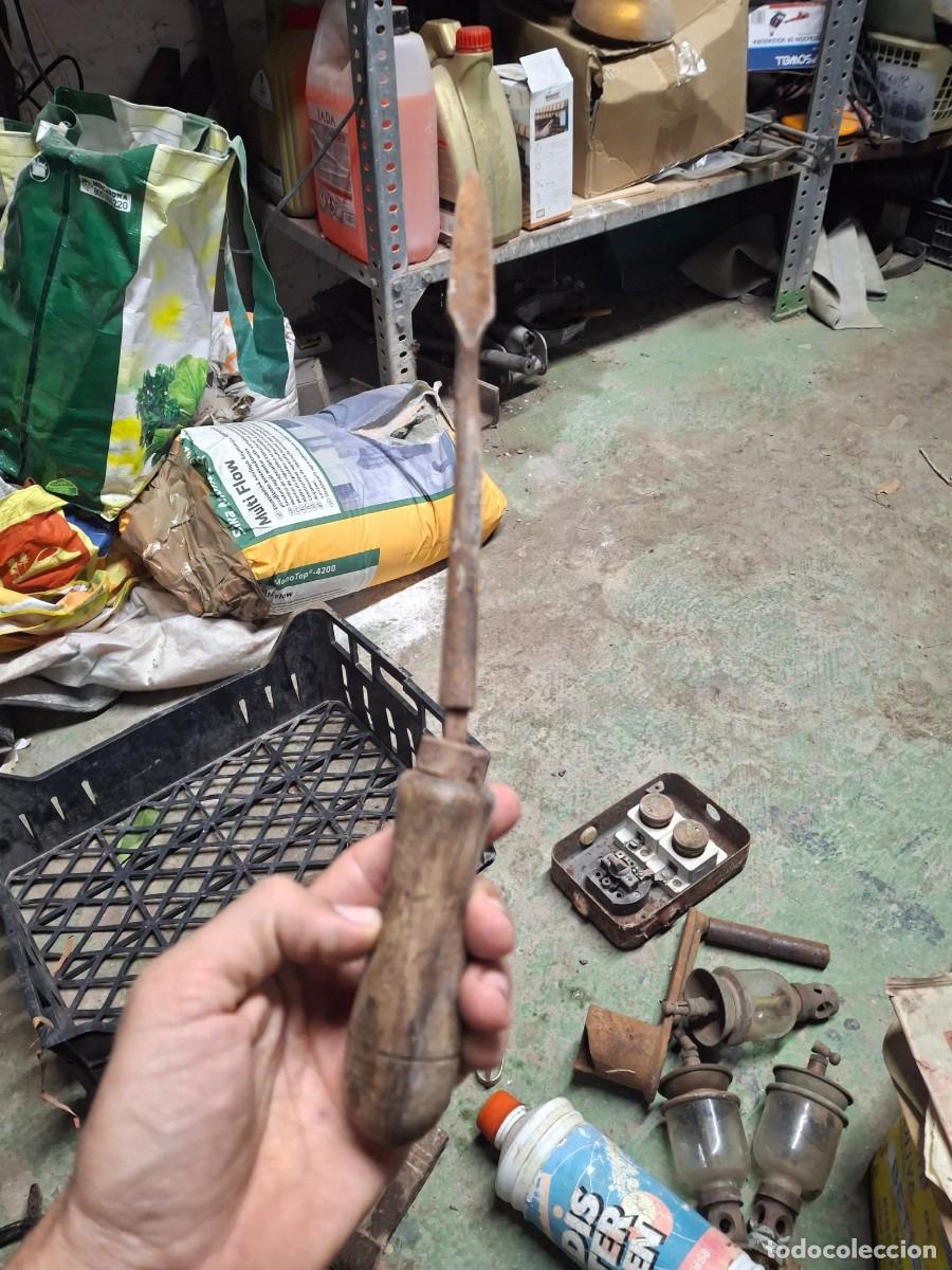 Antig&uuml;edades: Antigua guvia herramienta carpinter&iacute;a artesanal mango de madera