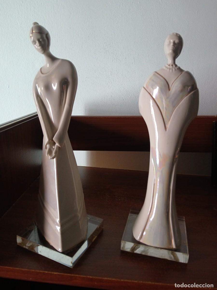 Antig&uuml;edades: Antigua figura porcelana Galos hecho a mano espa&ntilde;a pegado en pedestal 35 &euro; cada figura
