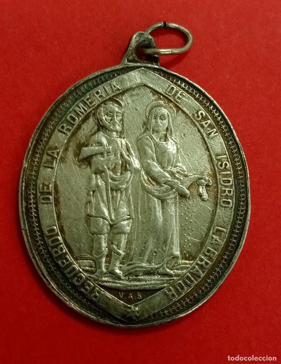 Antig&uuml;edades: Medalla Siglo XIX San Isidro y Santa Mar&iacute;a de la Cabeza. Plata.