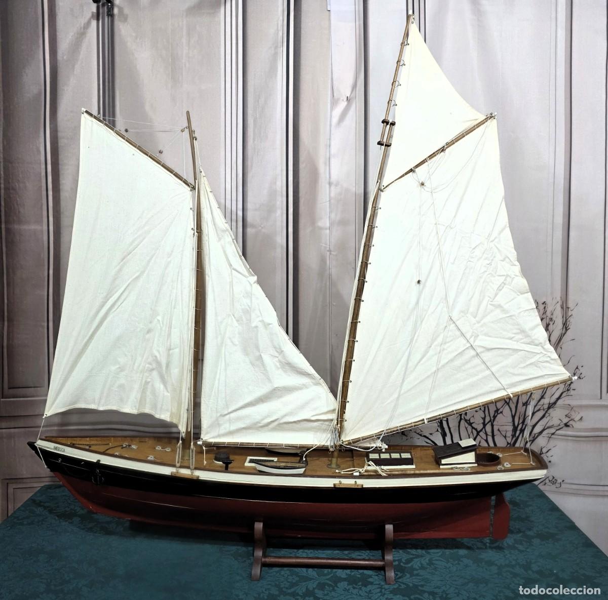 Antig&uuml;edades: Esta es una maqueta de madera del velero America de 1851.