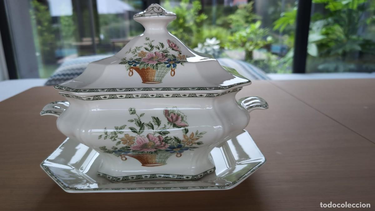 Antig&uuml;edades: Sopera con plato La Cartuja de Sevilla - Canasto Floral