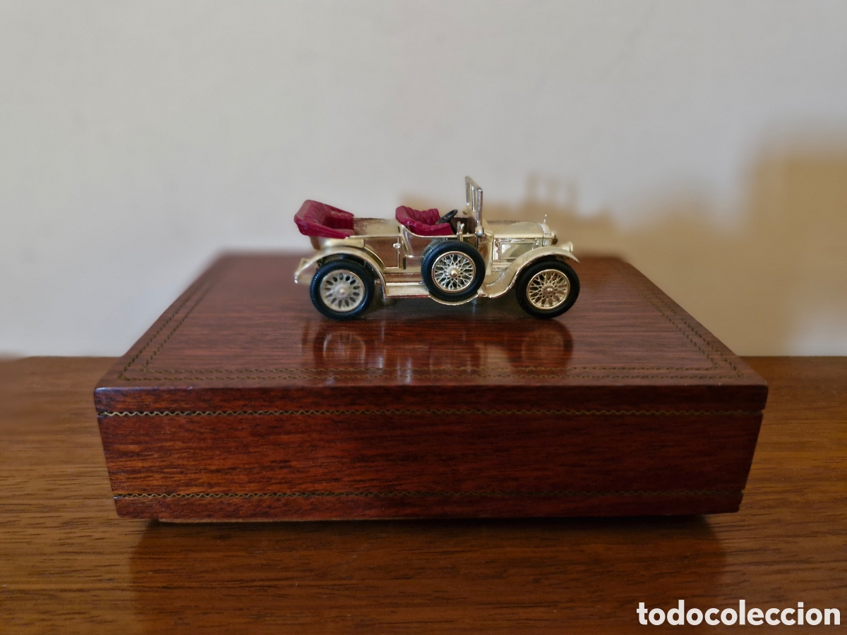Antig&uuml;edades: ELEGANTE, CAJA DE MADERA DE CAOBA CON INCRUSTACIONES DE PALILLER&Iacute;A. DETALLE COCHE ANTIGUO