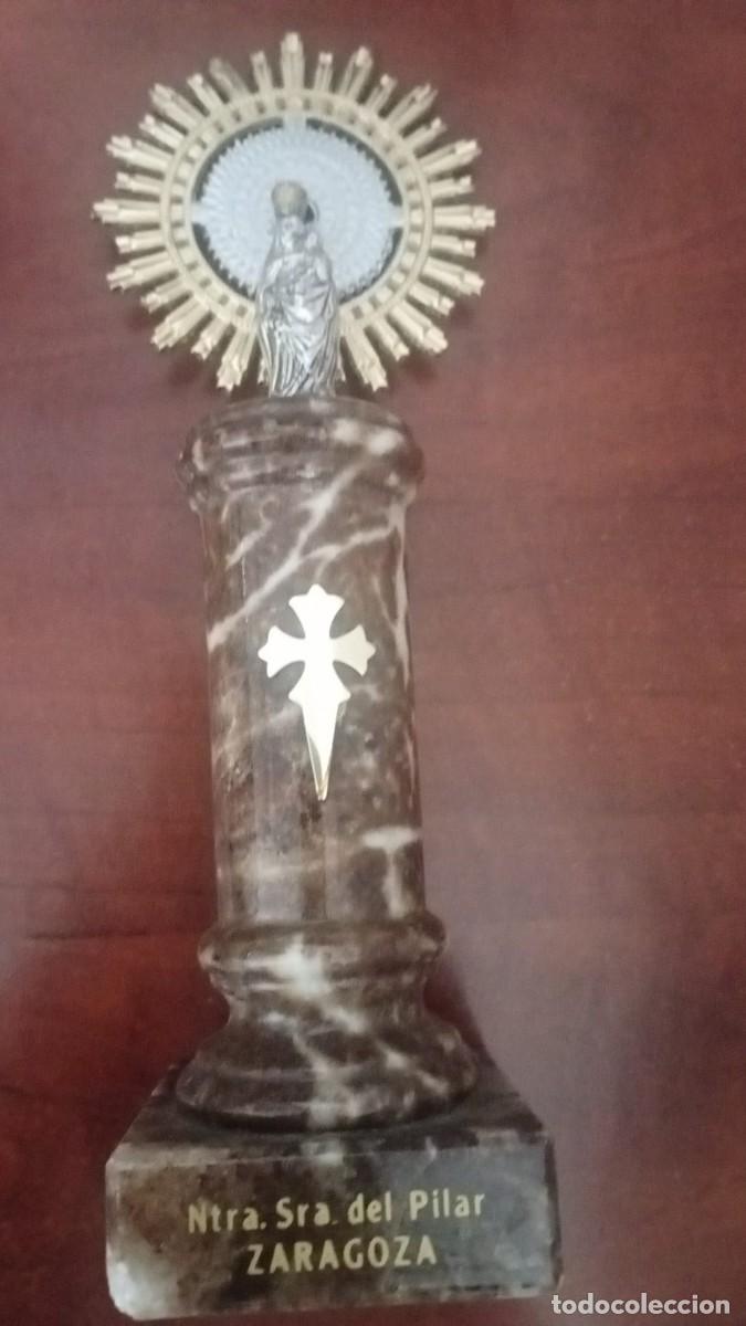 Antig&uuml;edades: Figura Virgen del Pilar de Zaragoza en alabastro/m&aacute;rmol &ndash; 23 cm