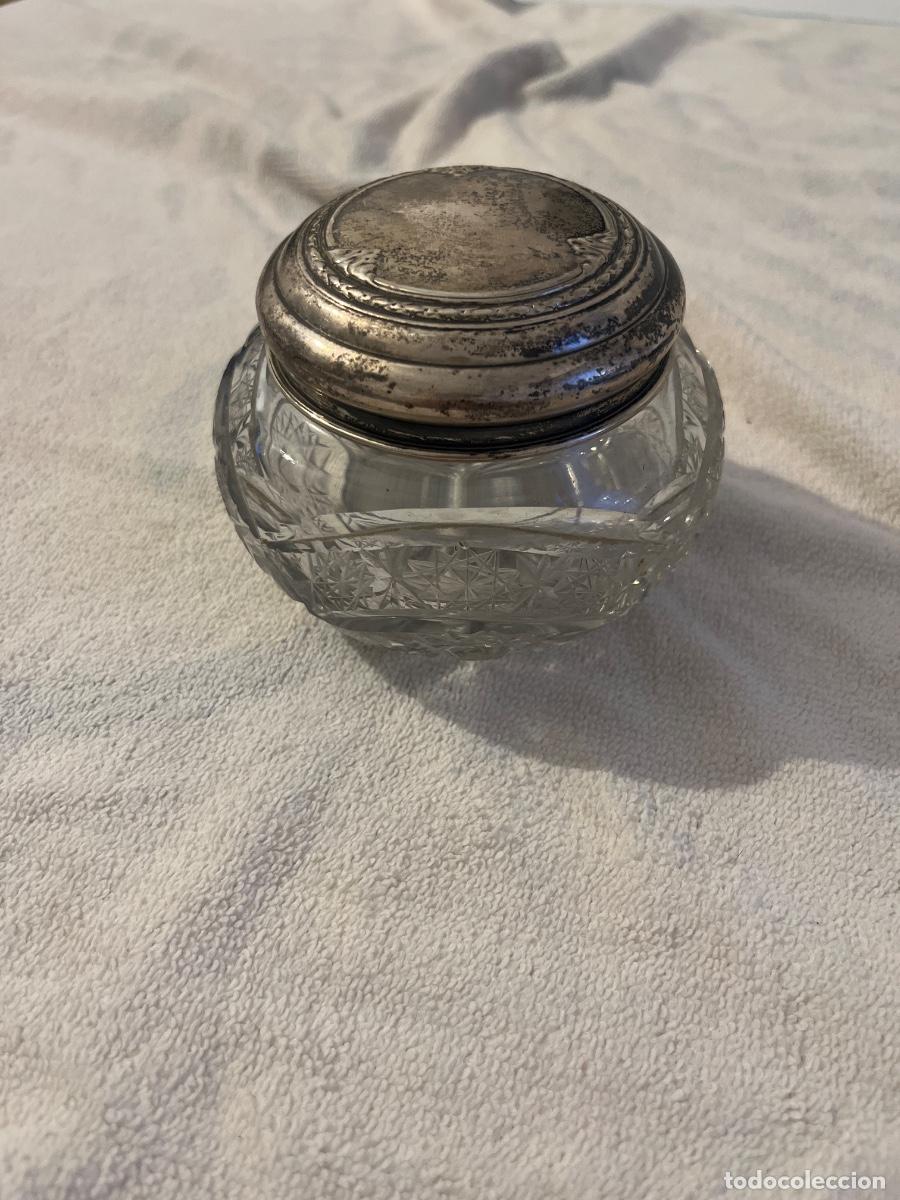 Oggetti Antichi: Antiguo bote de cristal labrado y tap&oacute;n de plata