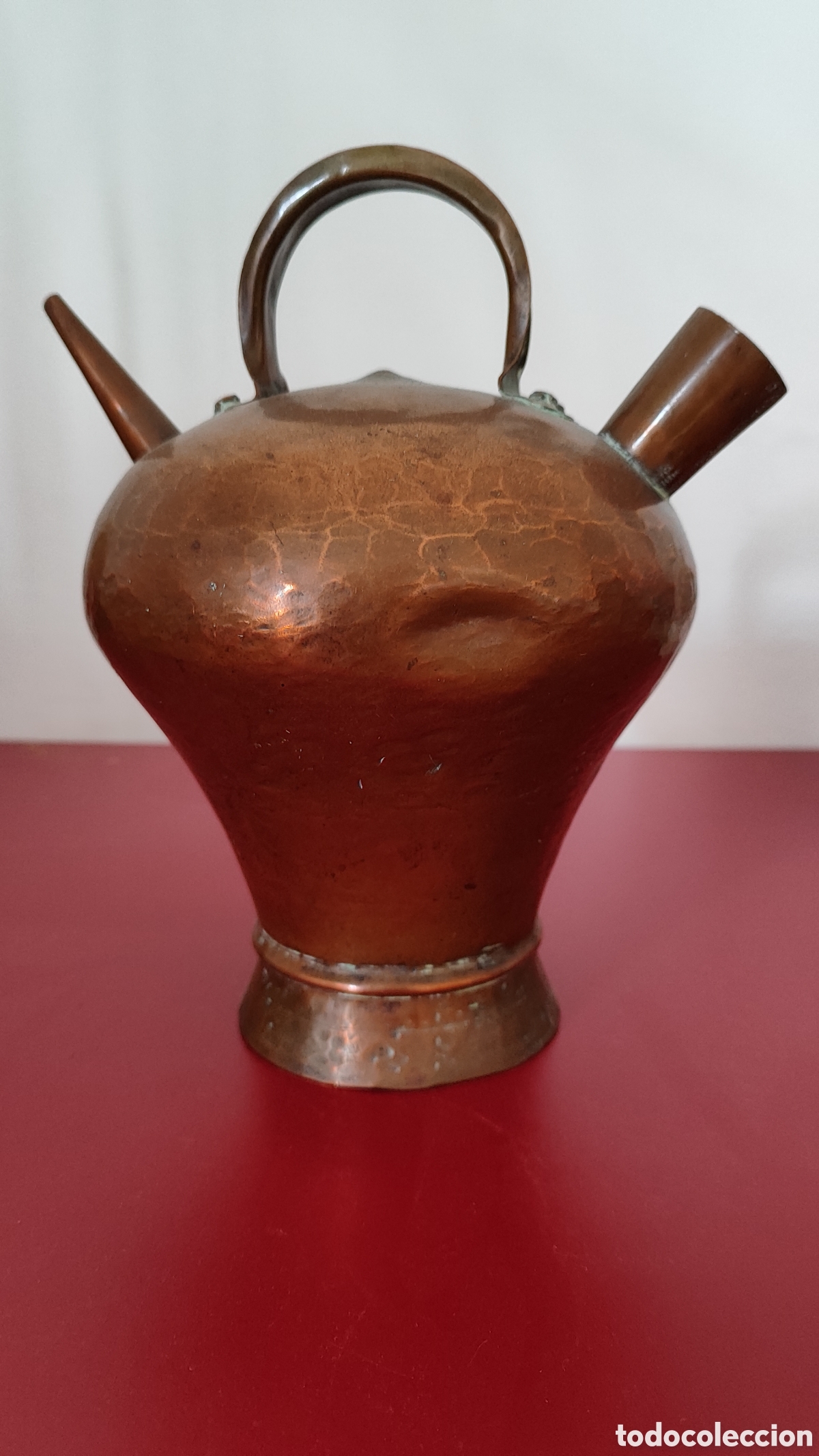 Antig&uuml;edades: Cantaro de bronce decoraci&oacute;n