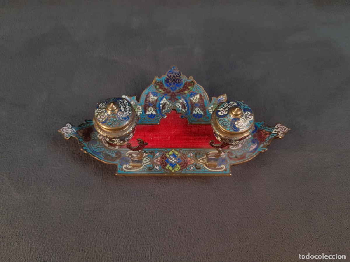 Antig&uuml;edades: ANTIGUA ESCRIBANIA CON DOBLE TINTERO. ESMALTE CLOISONN&Eacute; Y BRONCE. SIGLO XIX.