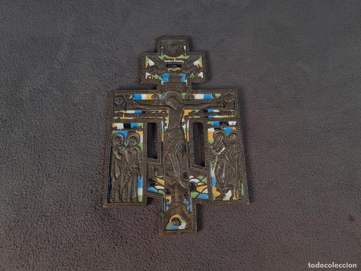 Antig&uuml;edades: ANTIGUO CRUCIFIJO ORTODOXO RUSO CON ESMALTES POL&Iacute;CROMOS. BRONCE. RUSIA, SIGLO XIX.