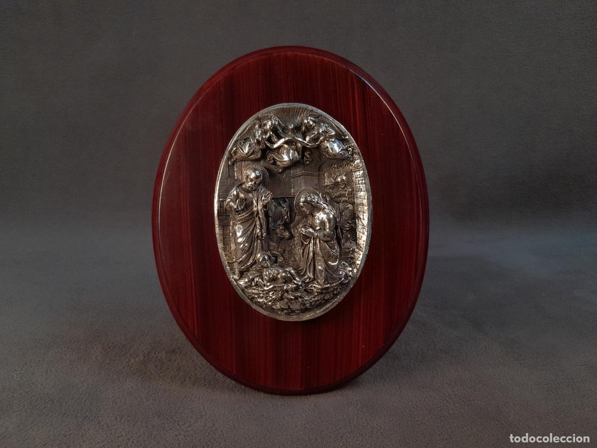 Antig&uuml;edades: RELIEVE OVALADO CON ESCENA NATIVIDAD. BA&Ntilde;ADO EN PLATA. 1970 CA.