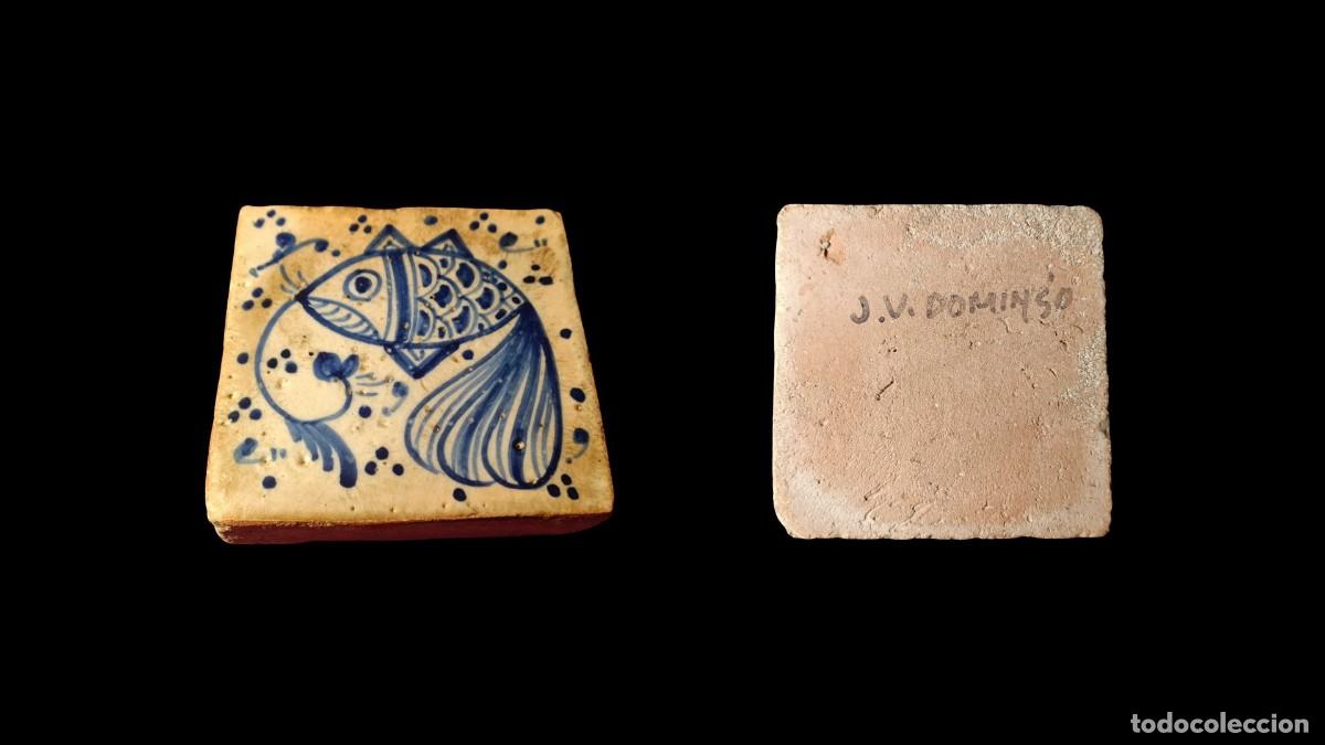 Oggetti Antichi: AZULEJO DE CER&Aacute;MICA PINTADO A MANO - PEZ EN AZUL COBALTO - FIRMADO - T&Eacute;CNICA MAY&Oacute;LICA - A&Ntilde;OS 60/70