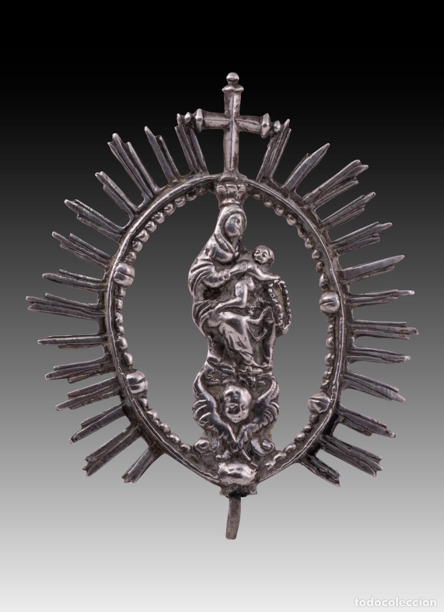 Antig&uuml;edades: Remate, Virgen del Rosario. Plata. Escuela espa&ntilde;ola, siglo XVII.