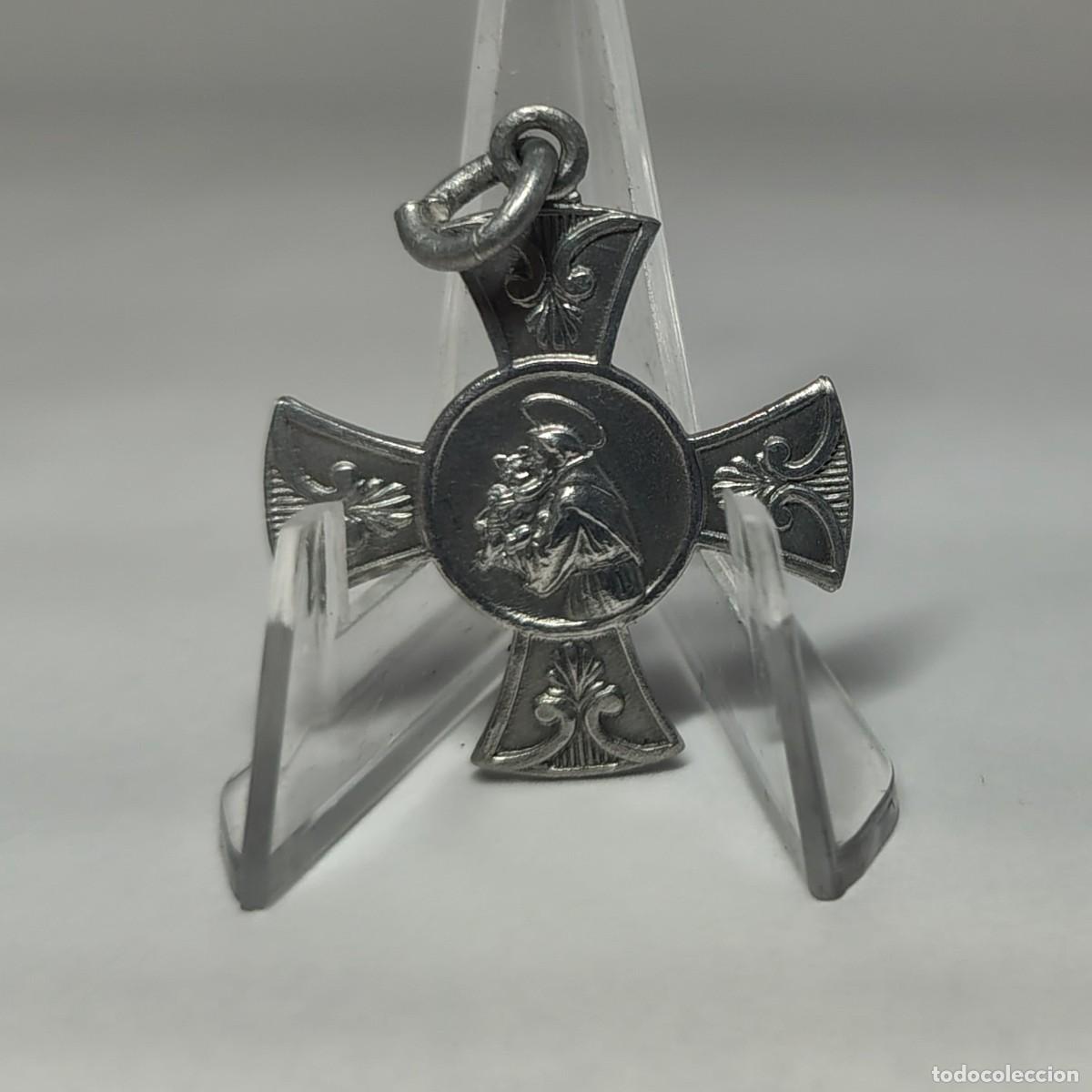 Antig&uuml;edades: Medalla religiosa / Colgante: He aqui la cruz del Se&ntilde;or. M368