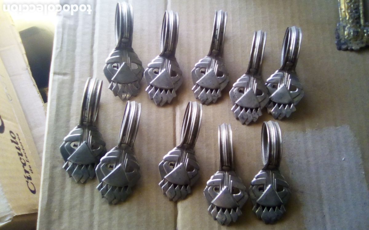 Antiquit&auml;ten: 10 Antiguos enganches modernistas para colgar cortinas. Son de metal con pinza, miden 9 cm., para ba